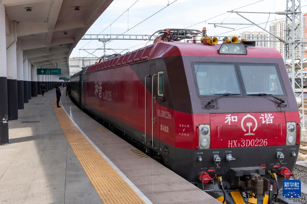 “铁路+康养” 黑龙江开行今年首趟“银发专列”