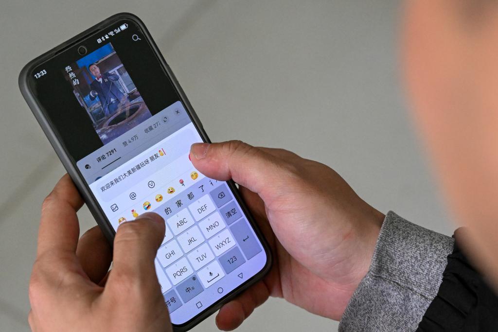 “馕言文”火出圈,新疆小伙花式助农走红 “馕言文”火出圈,新疆小伙花式助农走红