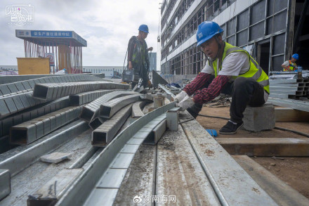 海南卫星超级工厂加紧施工