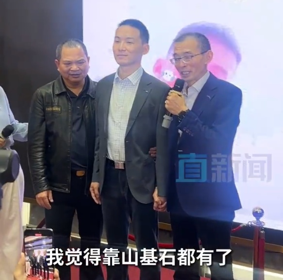 深圳寻亲富豪送儿子奔驰G63和银行卡！儿子：暂时不需要，想读博，未来靠自己