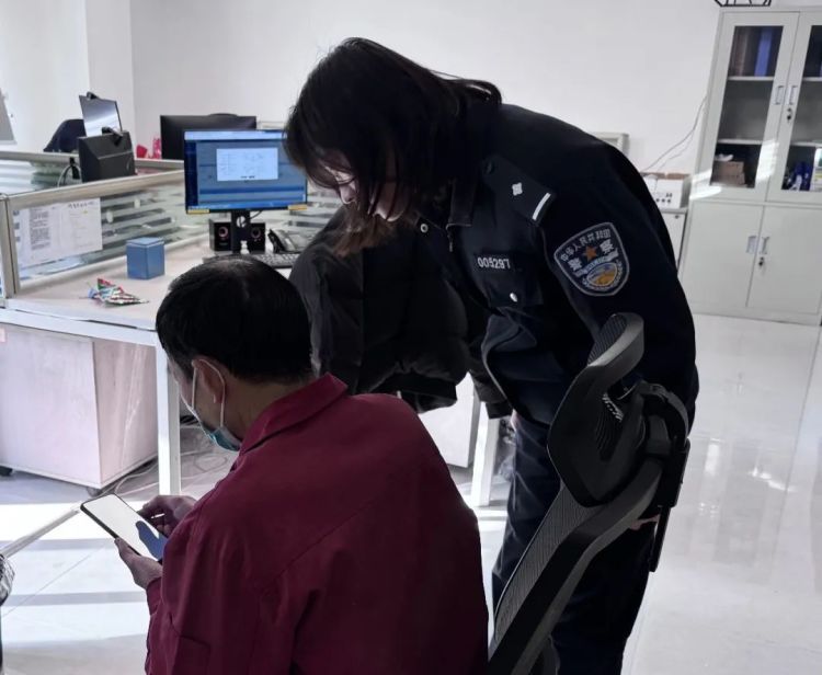 接了一个电话!卡里的钱全被清空!警方提醒…… 接了一个电话!卡里的钱全被清空!警方提醒……