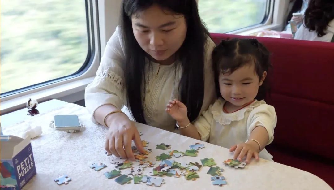 粤港澳大湾区首个高铁“遛娃车厢”来了 粤港澳大湾区首个高铁“遛娃车厢”来了