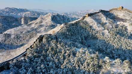 收藏！雪后长城美成水墨画