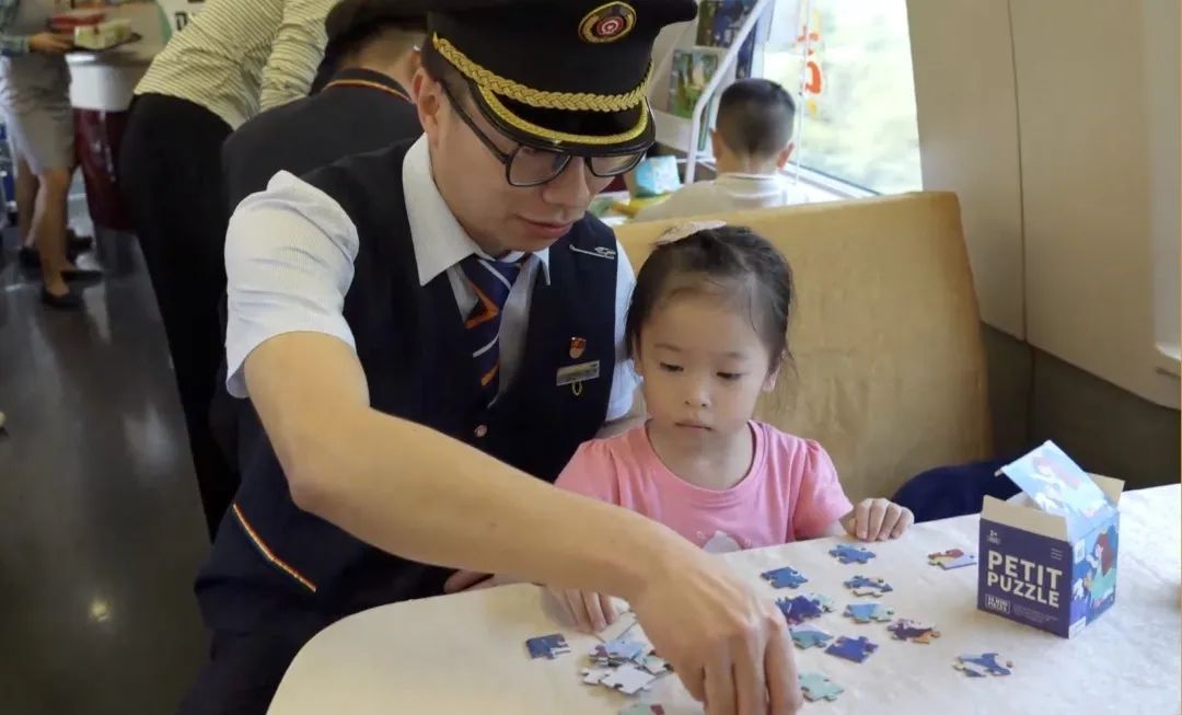 粤港澳大湾区首个高铁“遛娃车厢”来了 粤港澳大湾区首个高铁“遛娃车厢”来了
