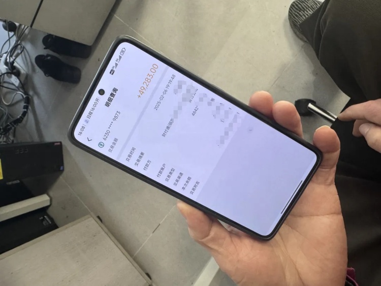 接了一个电话!卡里的钱全被清空!警方提醒…… 接了一个电话!卡里的钱全被清空!警方提醒……