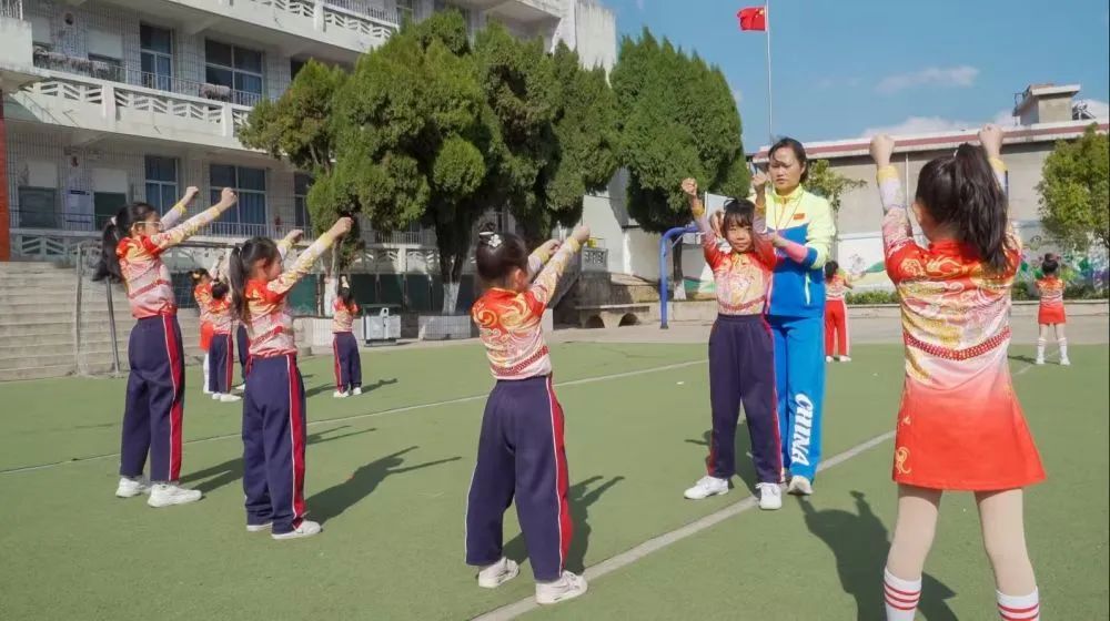 一所“零近视”小学的“顶配”体育课 一所“零近视”小学的“顶配”体育课