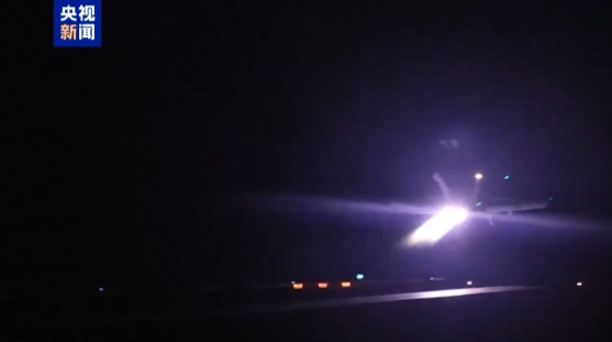 照片流出，特朗普亲自“观战”