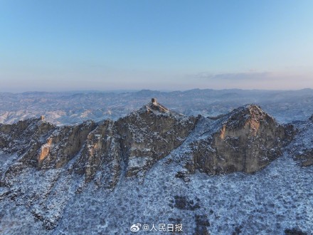 巍峨险峻！雪后长城就是一幅壮美中国画