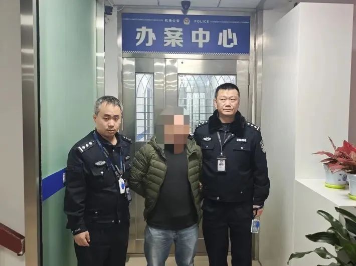 携带手铐子弹登机!陕西机场公安拘留2人 携带手铐子弹登机!陕西机场公安拘留2人