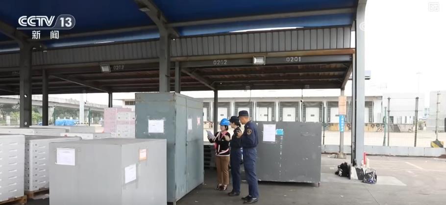 第137届广交会即将启幕 首批进境展品顺利通关布展 第137届广交会即将启幕 首批进境展品顺利通关布展