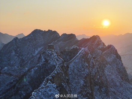 巍峨险峻！雪后长城就是一幅壮美中国画