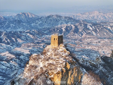 巍峨险峻！雪后长城就是一幅壮美中国画
