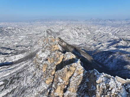 巍峨险峻！雪后长城就是一幅壮美中国画