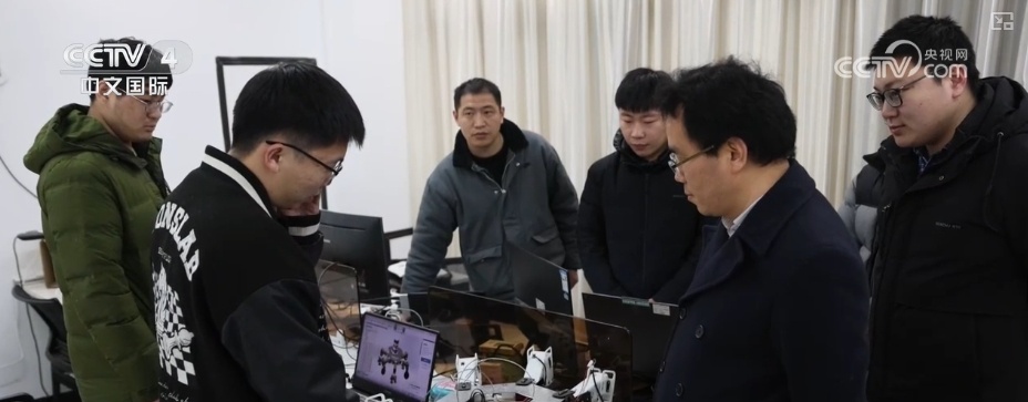 三轮足、爪刺足，从科幻走向现实！160秒解锁→国内首个“星际矿工”