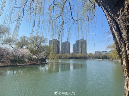 北京紫竹院：碧波晴空 春意盎然