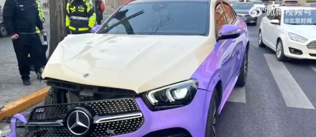 北京一女子醉驾撞车后逃回家,已被警方控制 北京一女子醉驾撞车后逃回家,已被警方控制