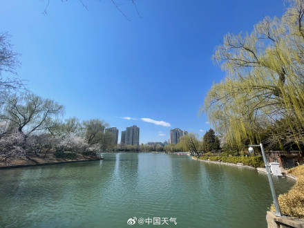 北京紫竹院：碧波晴空 春意盎然