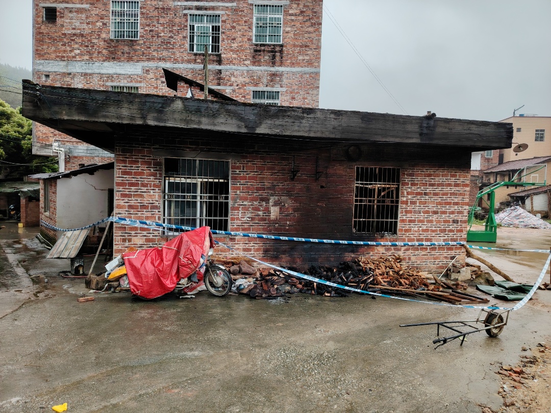 放火把自己家烧了,是否会构成犯罪? 放火把自己家烧了,是否会构成犯罪?