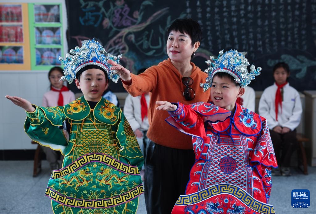 浙江诸暨:乡村学校开设传统戏剧课程 浙江诸暨:乡村学校开设传统戏剧课程