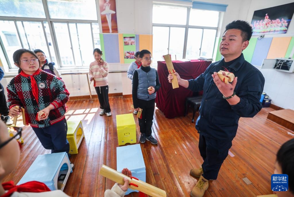 浙江诸暨:乡村学校开设传统戏剧课程 浙江诸暨:乡村学校开设传统戏剧课程