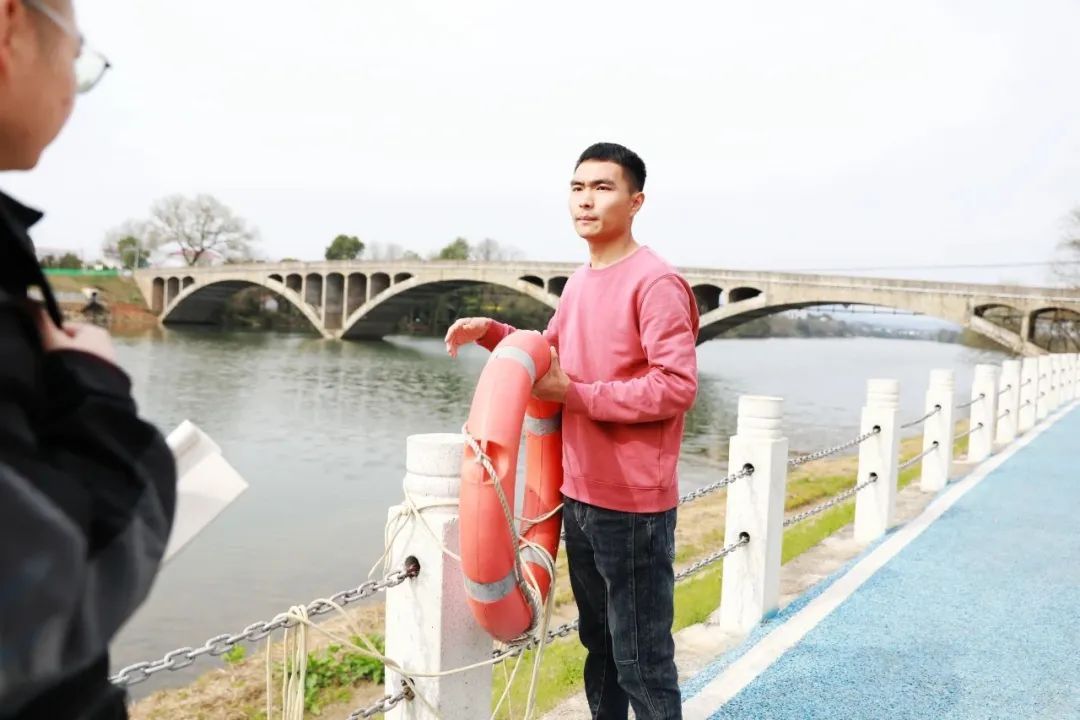 救起落水女子后,浏阳90后小伙不留名离开,“老婆孩子还在等我” 救起落水女子后,浏阳90后小伙不留名离开,“老婆孩子还在等我”