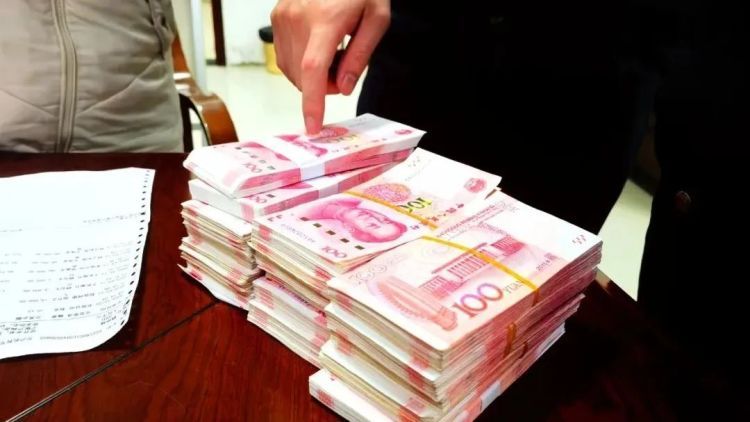 外卖小哥教科书式反诈操作挽回16万现金，奖励10000元！