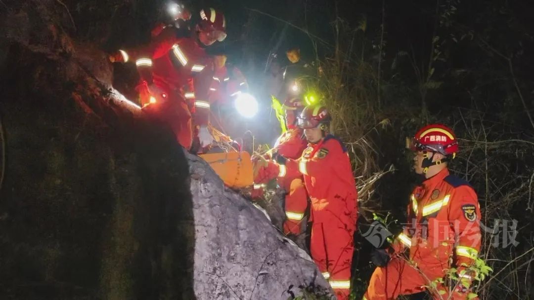 紧急救援！来宾七旬老人突发疾病，被困陡峭山岭之中