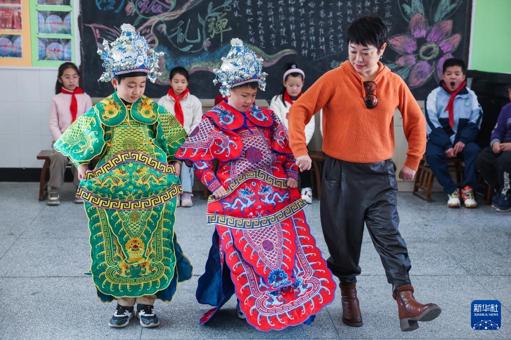 浙江诸暨:乡村学校开设传统戏剧课程 浙江诸暨:乡村学校开设传统戏剧课程
