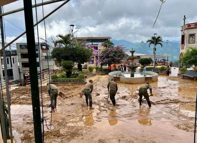 厄瓜多尔冬季暴雨致20人死亡，超10万人受影响