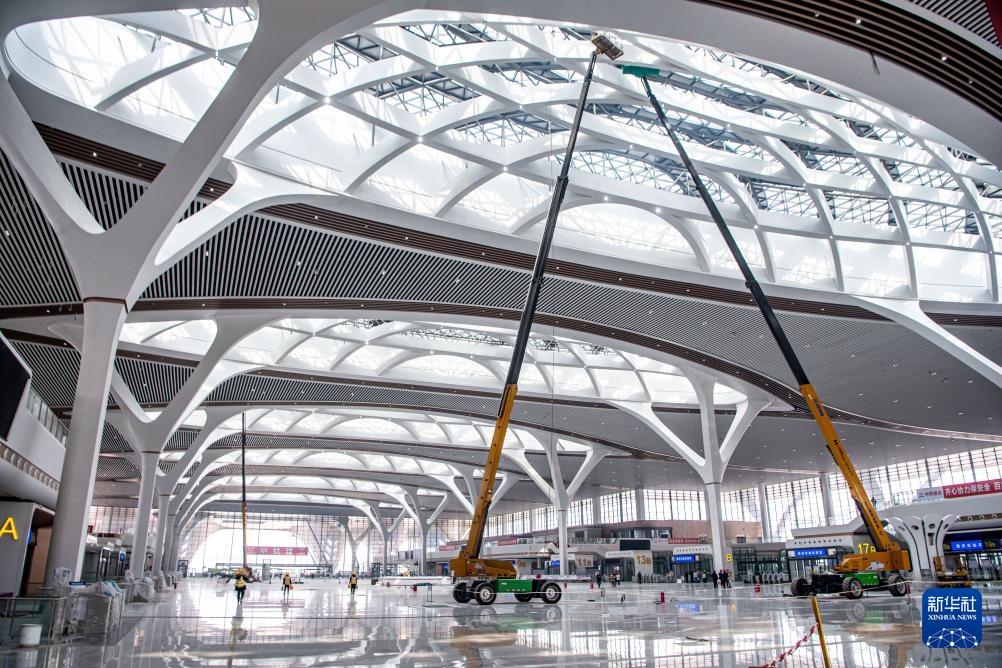 西部地区最大高铁枢纽站重庆东站站房建成完工 西部地区最大高铁枢纽站重庆东站站房建成完工
