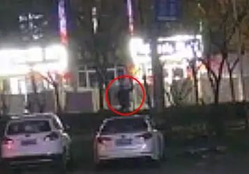 违章被抓拍后,男子用弹弓击毁摄像头!后果严重了 违章被抓拍后,男子用弹弓击毁摄像头!后果严重了