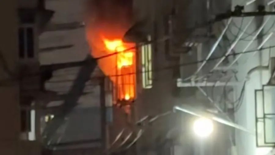 事发上海静安！一居民家中发生火灾，现场浓烟滚滚，起火原因公布