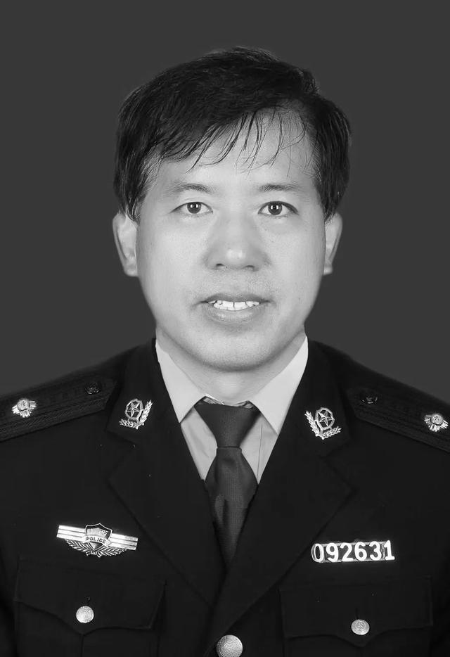 两名民警在办案途中遭遇车祸因公牺牲 两名民警在办案途中遭遇车祸因公牺牲