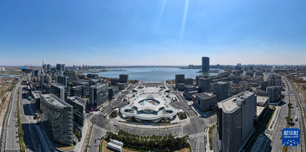 打卡上海滴水湖公交枢纽 打卡上海滴水湖公交枢纽