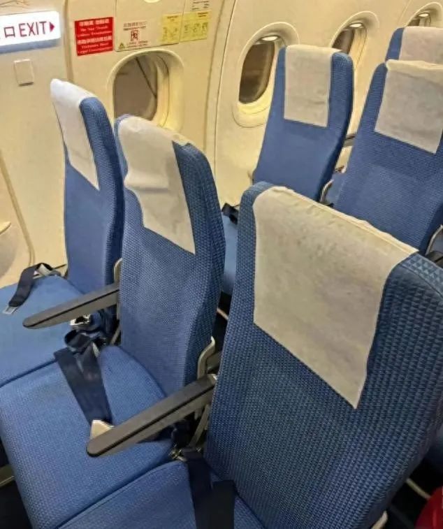 知名航司更换“超薄座椅”，网友：这么硬！机票能打折？官方回应来了