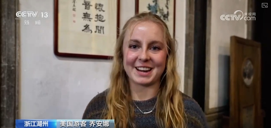 美得令人窒息！外国游客跟着电影游中国 古镇“出圈”更“出彩”