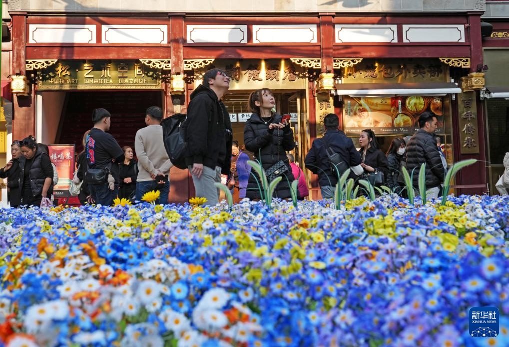 上海豫园花朝节启幕 助力春日消费升温