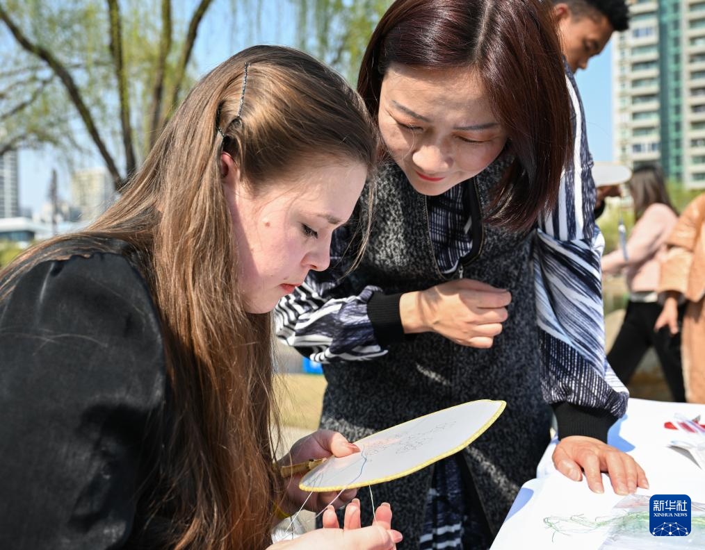 文化中国行丨妙手神针绣江湖