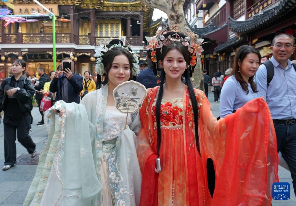 上海豫园花朝节启幕 助力春日消费升温