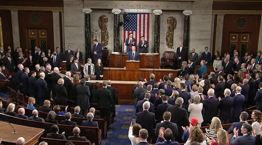 “美国关税开始影响经济” 特朗普敦促美联储降息 “美国关税开始影响经济” 特朗普敦促美联储降息