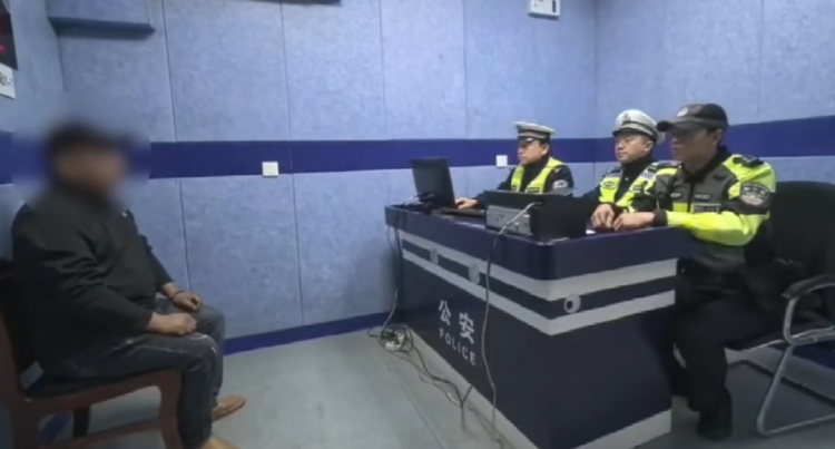 大巴车竟在武汉长江大桥掉头?后续来了! 大巴车竟在武汉长江大桥掉头?后续来了!