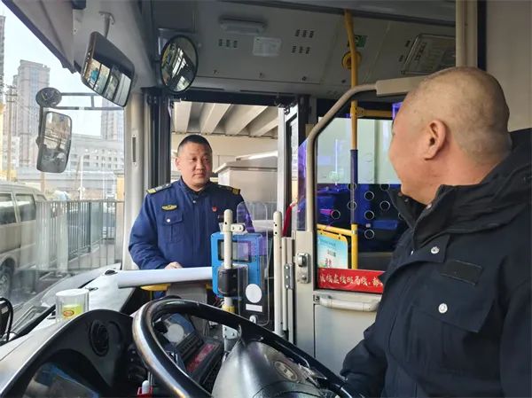 哈市这趟公交车途经7所医院，每次发车前驾驶员都被特别叮嘱……