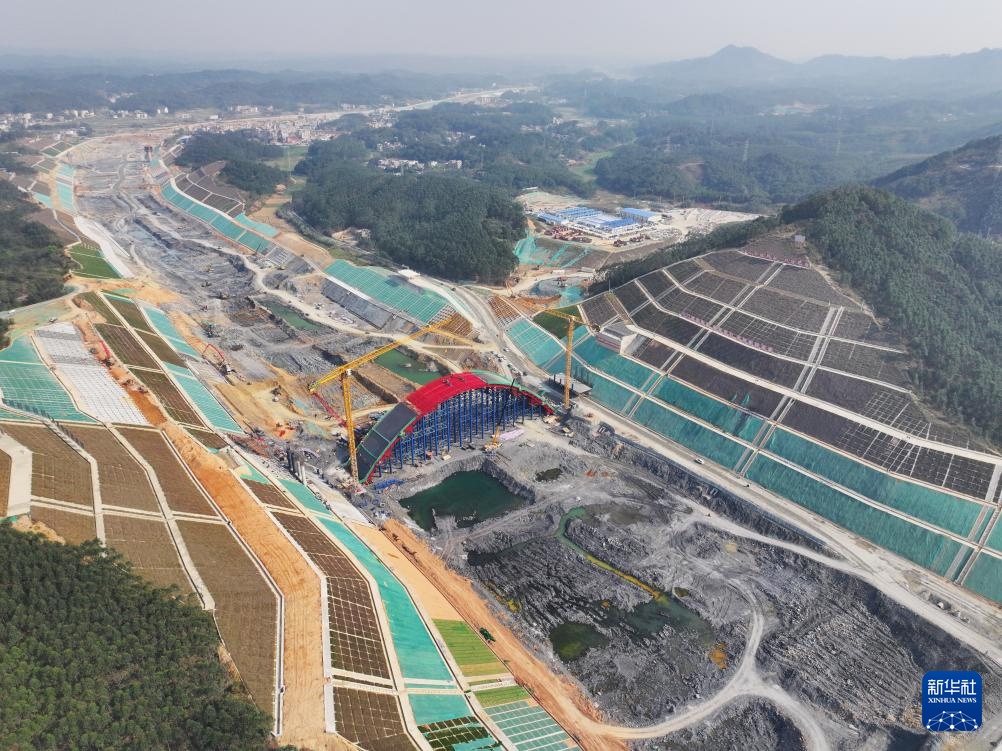 广西平陆运河专用动物通道桥完成主桥拱座施工 广西平陆运河专用动物通道桥完成主桥拱座施工