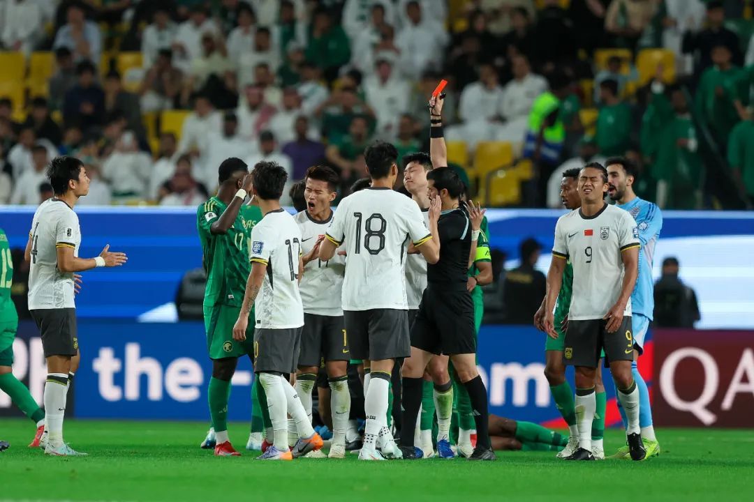 国足遭遇“黑色两分钟”！客场0比1不敌沙特