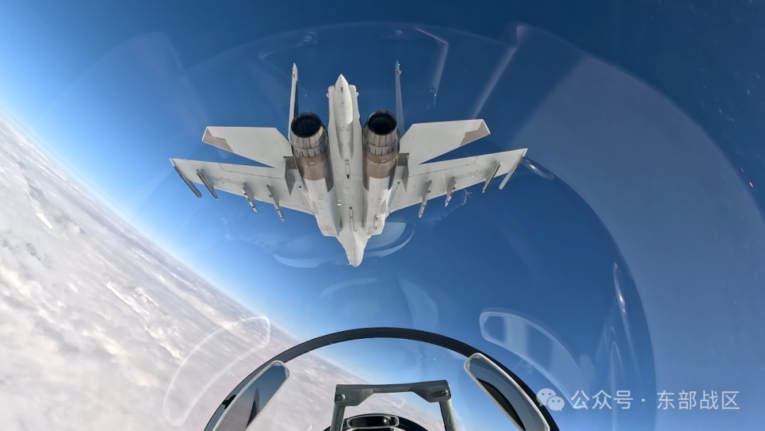 极端环境，战机展开云海搏杀