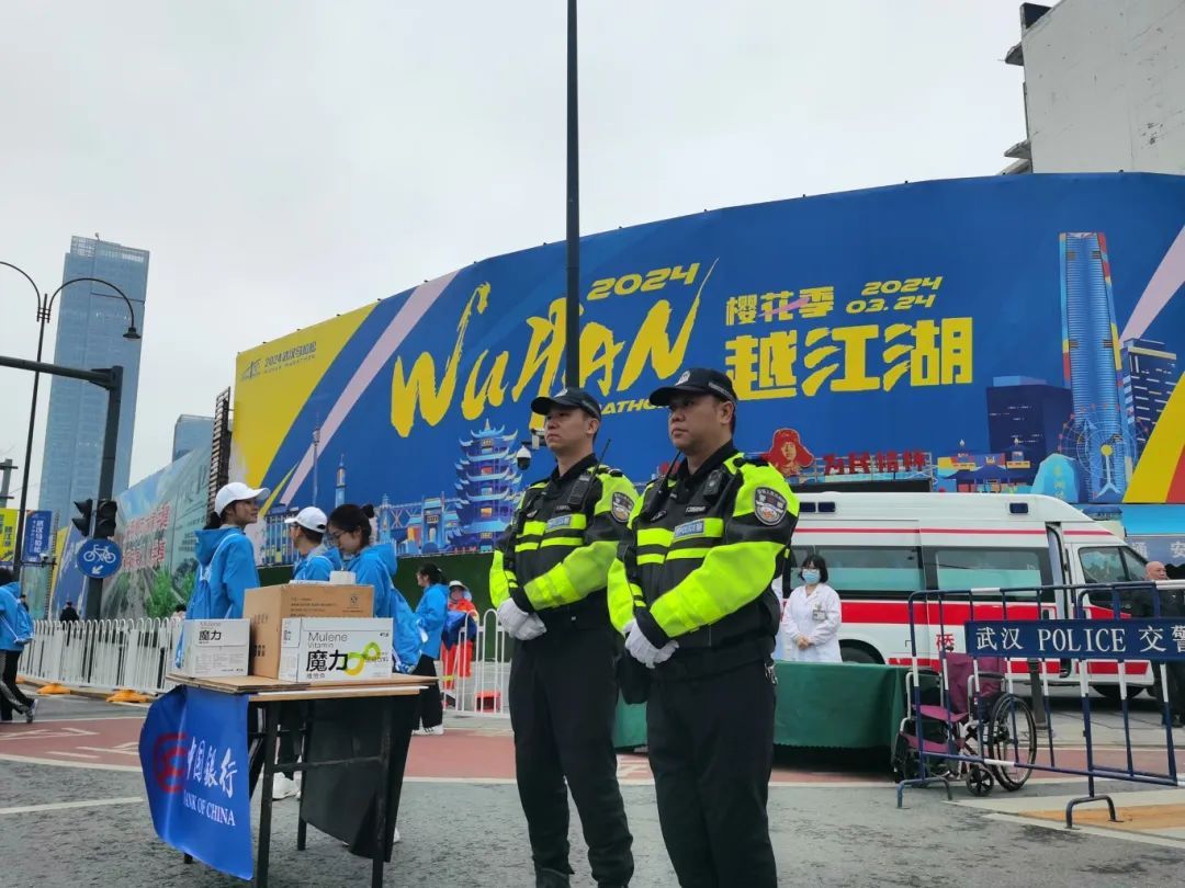 “汉马”观赛请注意!警方提示:禁飞无人机、勿越警戒线 “汉马”观赛请注意!警方提示:禁飞无人机、勿越警戒线