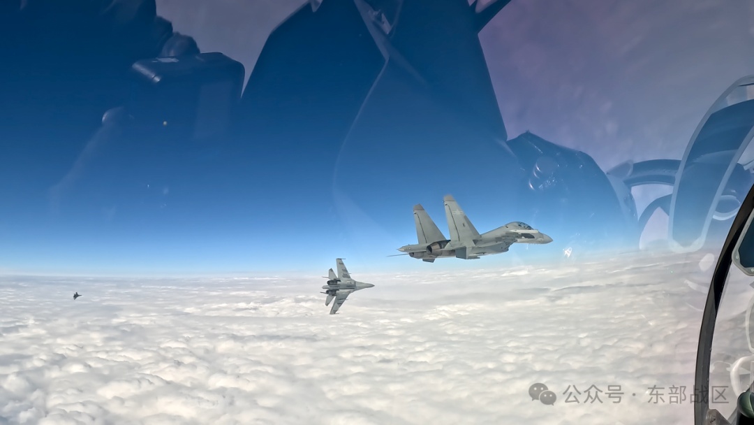 极端环境，战机展开云海搏杀