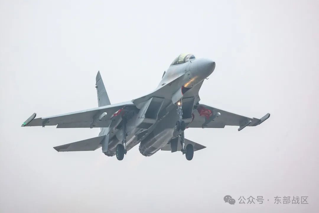 极端环境，战机展开云海搏杀