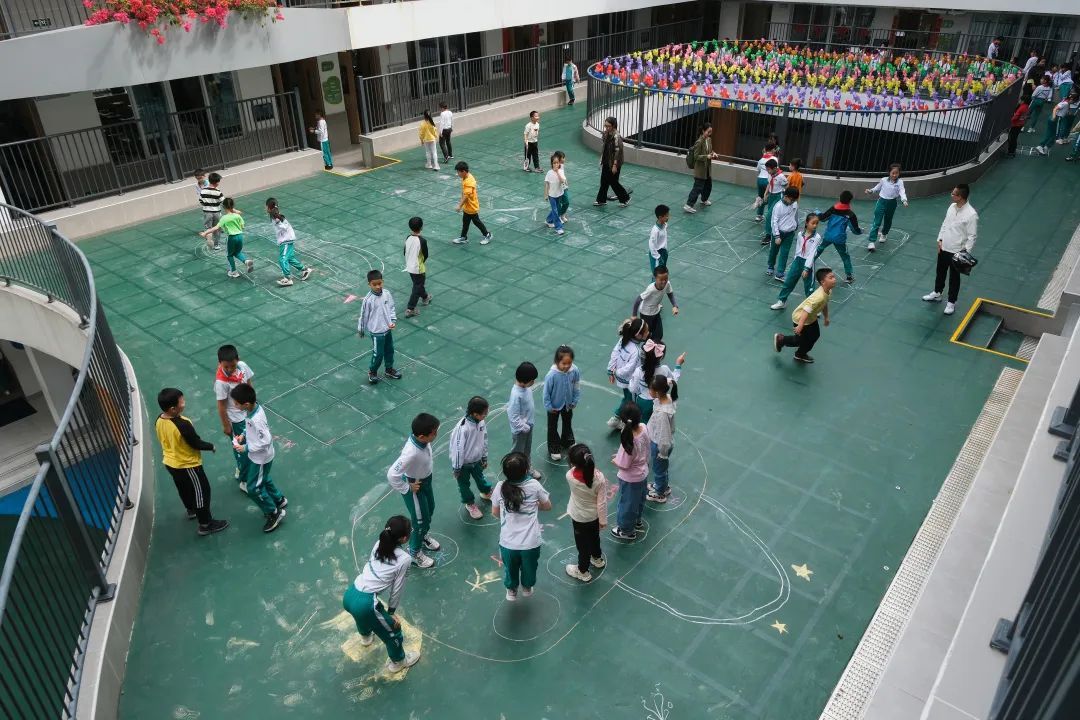 “每天一节体育课”后,广州有语文、数学老师“变身”体育老师 “每天一节体育课”后,广州有语文、数学老师“变身”体育老师