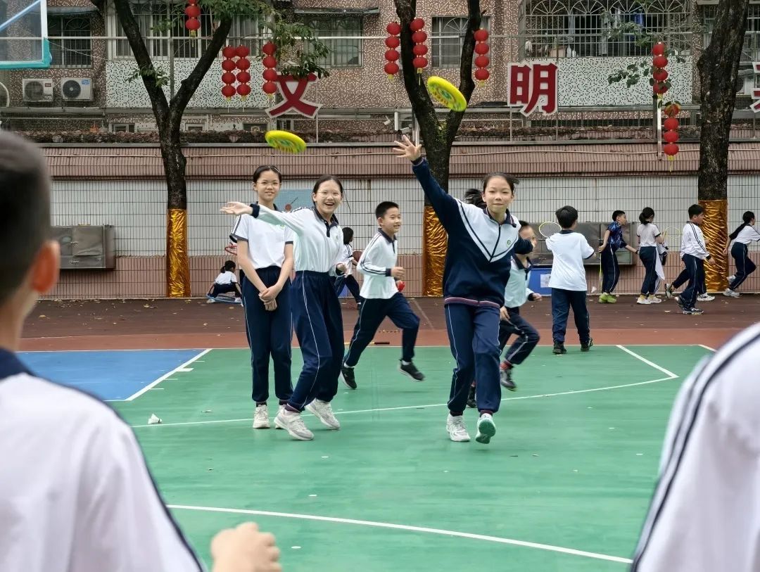 “每天一节体育课”后,广州有语文、数学老师“变身”体育老师 “每天一节体育课”后,广州有语文、数学老师“变身”体育老师